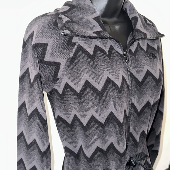 The North Face Women’s Zip Up Chevron Print Jacket w/ Cinched Waist - Picture 1 of 12